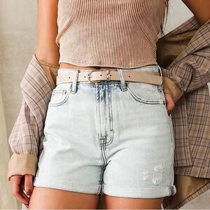 Hidden jeans Sofie light wash mom shorts